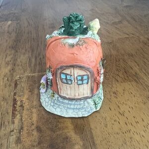 Pottery Carrot top House